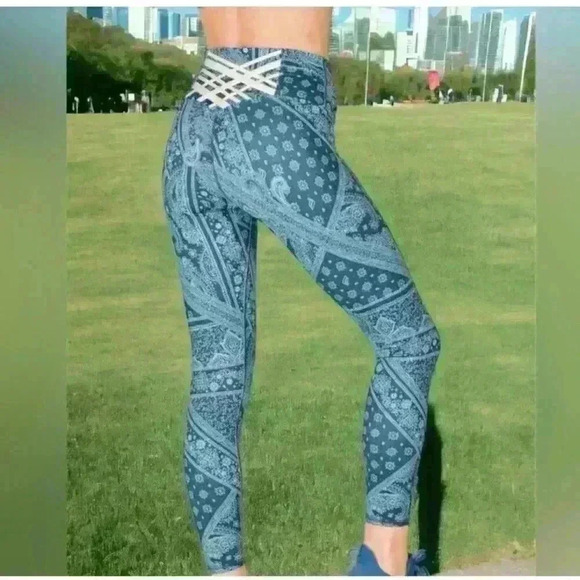 Fabletics Women’s Boost PowerHold® High-Waisted 7/8 Leggings Size Medium Womens - Picture 4 of 4